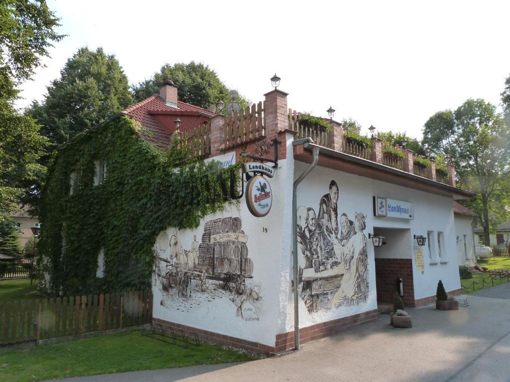 Landhaus Dargelin Hotel Behrenhoff ภายนอก รูปภาพ