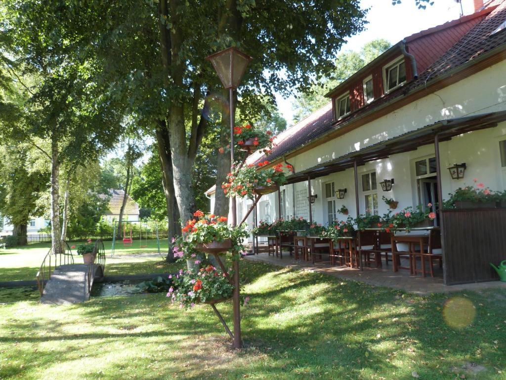 Landhaus Dargelin Hotel Behrenhoff ภายนอก รูปภาพ