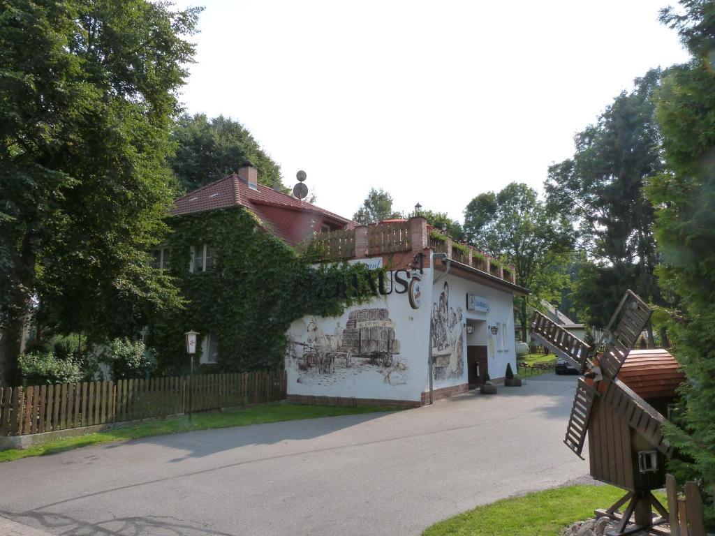 Landhaus Dargelin Hotel Behrenhoff ภายนอก รูปภาพ