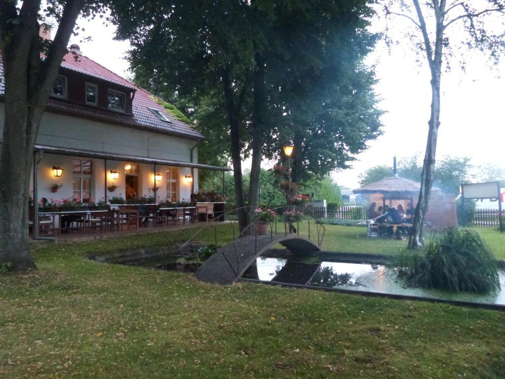 Landhaus Dargelin Hotel Behrenhoff ภายนอก รูปภาพ