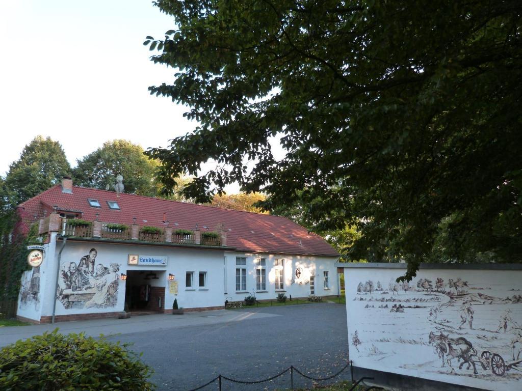 Landhaus Dargelin Hotel Behrenhoff ภายนอก รูปภาพ
