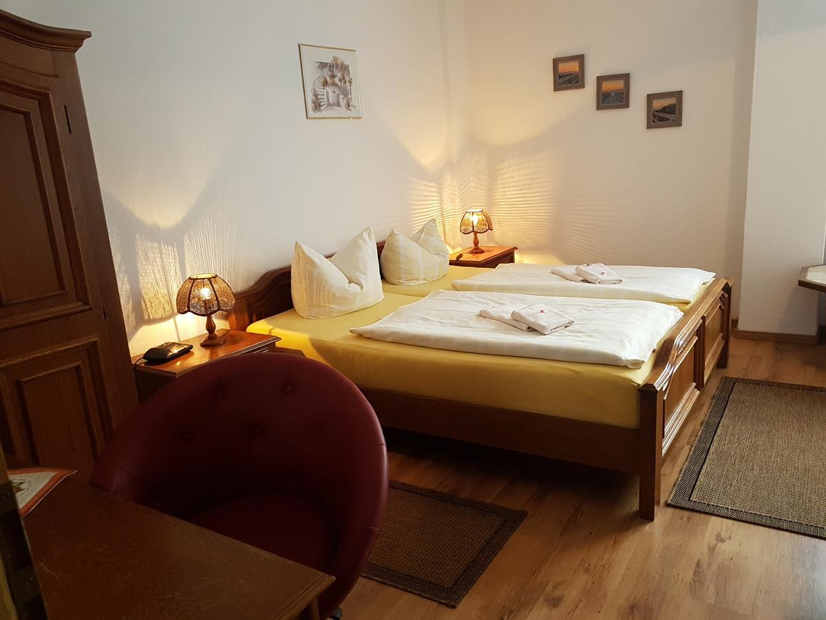 Landhaus Dargelin Hotel Behrenhoff ภายนอก รูปภาพ
