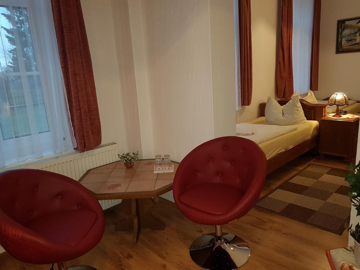 Landhaus Dargelin Hotel Behrenhoff ภายนอก รูปภาพ
